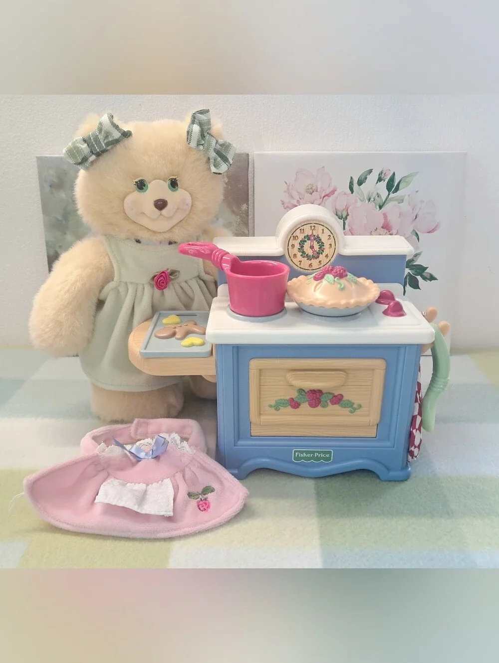 Fisher-Price Briarberry Mollyberry Bear & Kitchen Stove Set Vintage 1998